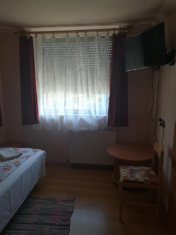Karika Vendeghaz Apartment Hajduszoboszlo Exterior photo