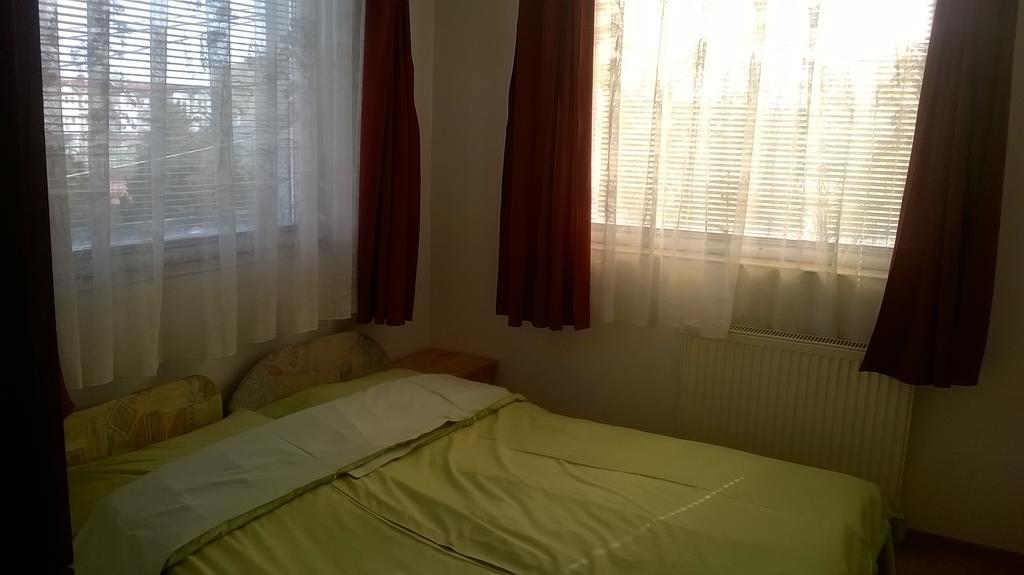 Karika Vendeghaz Apartment Hajduszoboszlo Exterior photo